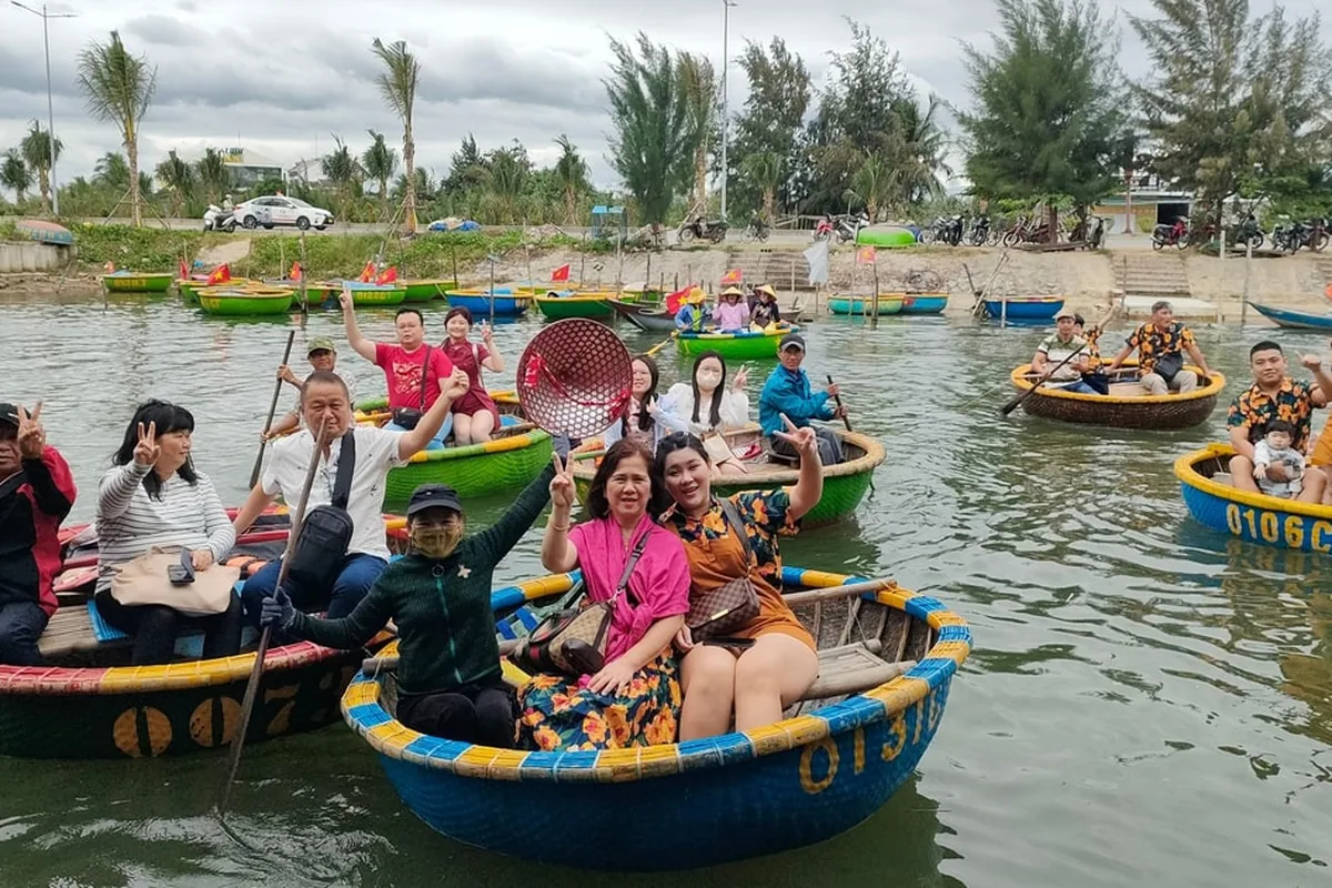 Lively basket boat experience in Hoi An's coconut forest